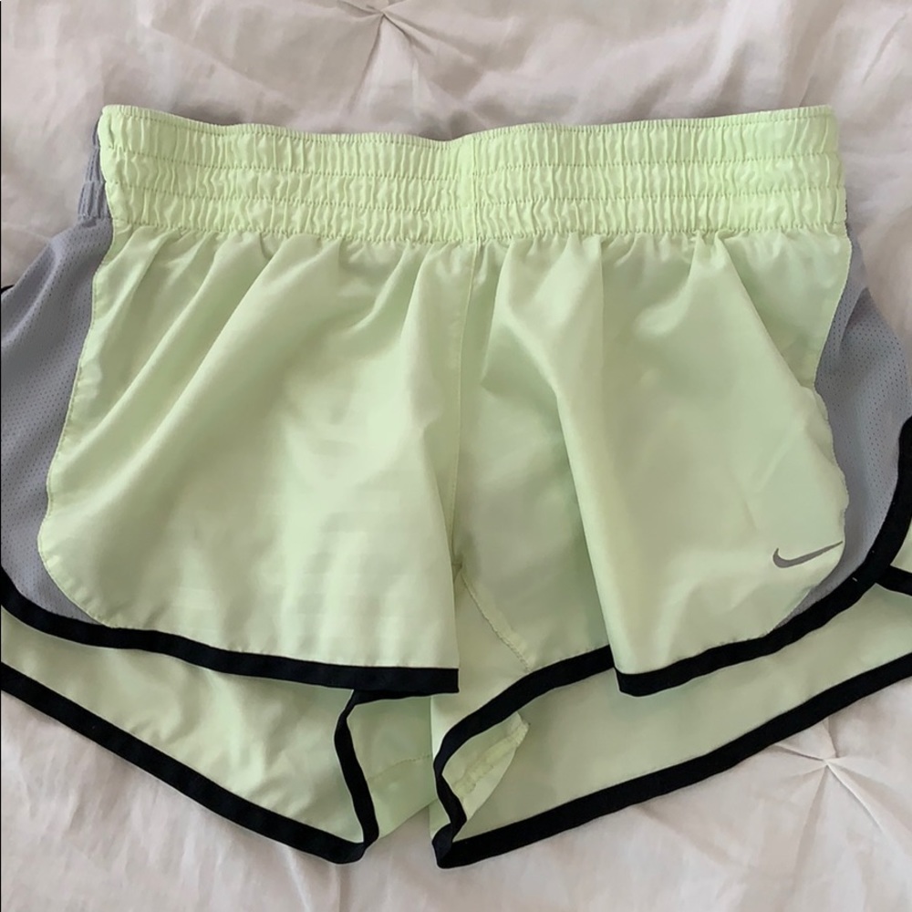 NIKE SHORTS
